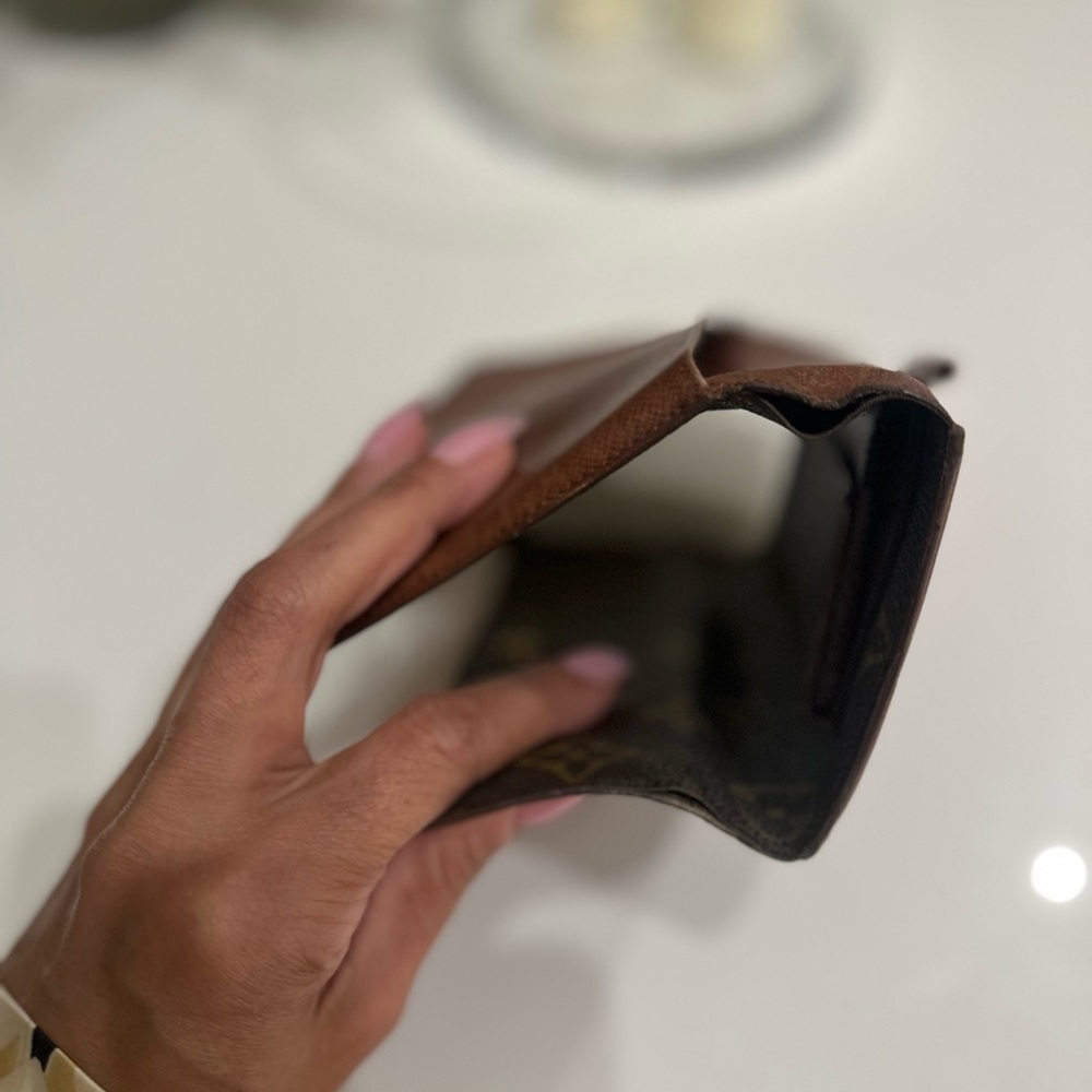 Louis Vuitton Classic Monogram Bi-Fold Wallet - Picture 10 of 12